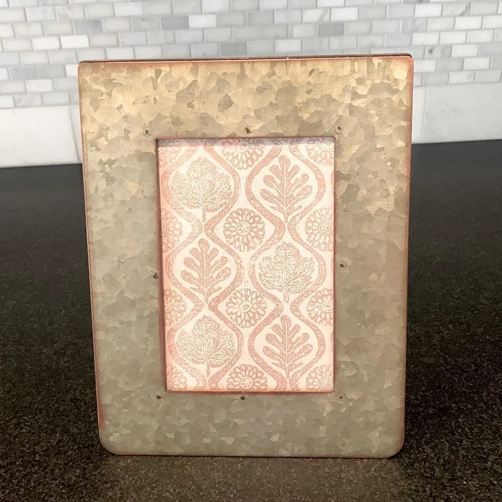 Rustic Galvanized Metal 4x6 Double Photo Frame – Industrial Farmhouse Tabletop